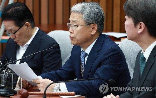 발언하는 김동철 원내대표