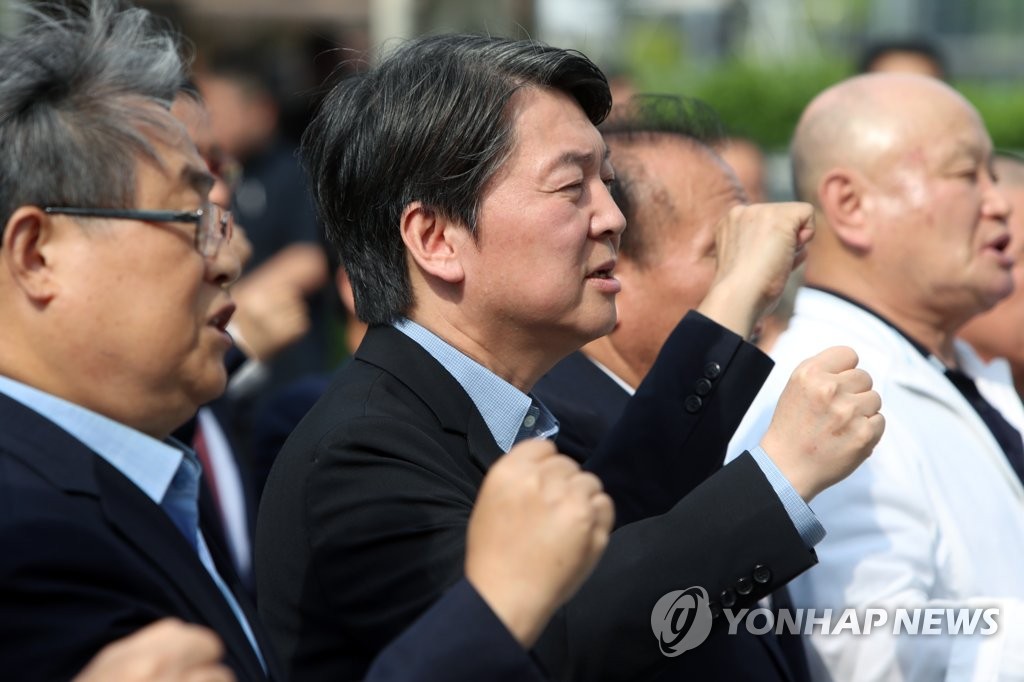 '님을 위한 행진곡' 부르는 안철수