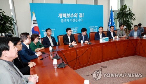 긴급 최고위 주재하는 주호영 원내대표