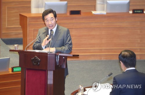 답변하는 이낙연 국무총리