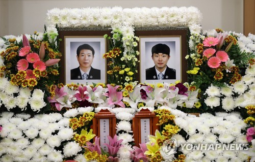 정자 붕괴로 순직한 이영욱 소방위·이호현 소방사