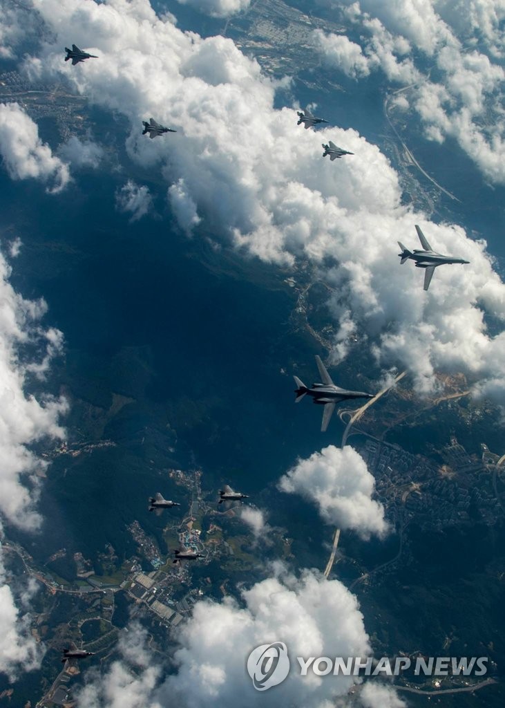 韓米軍機が軍事境界線付近を飛行