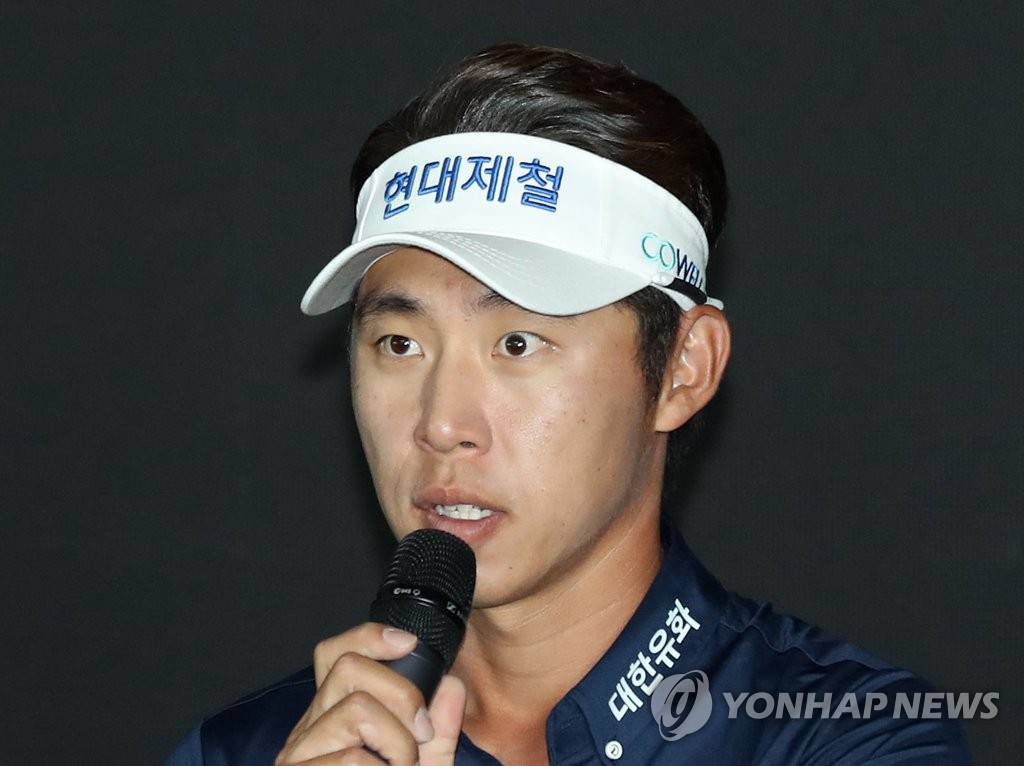 답변하는 최진호