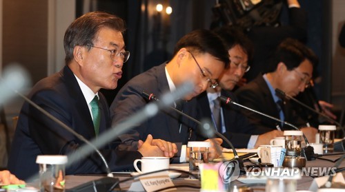 '미국 주요 연구기관 대표 접견' 에서 발언하는 문 대통령