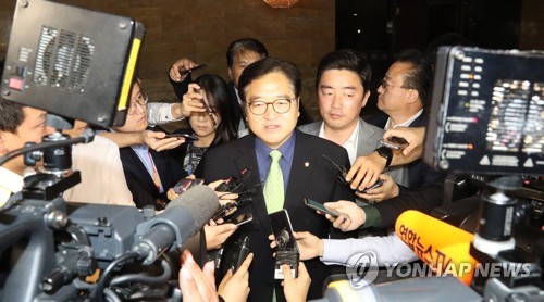 답변하는 우원식 원내대표