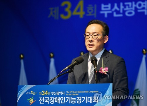치사하는 문기섭 고용노동부 고용정책실장