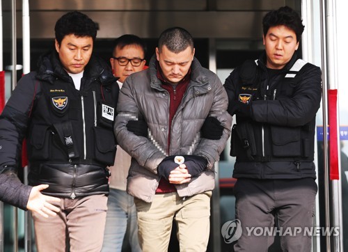 고개 숙인 '용인 일가족 살해범' 김성관