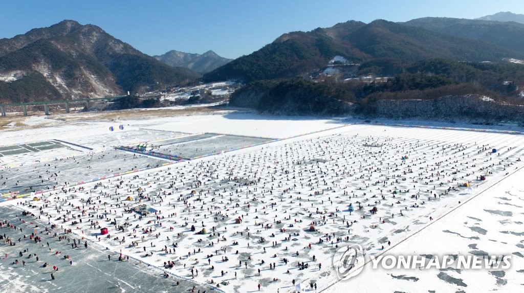 '겨울축제 원조' 인제 빙어축제 개막