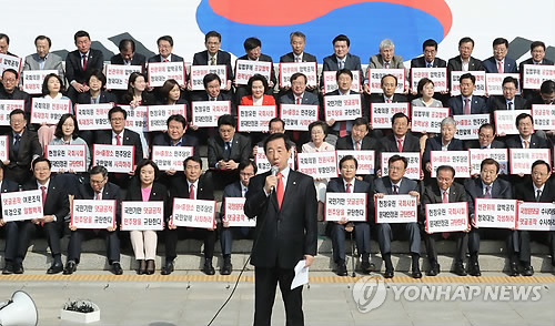 천막농성장 앞에서 열린 자유한국당 의원총회