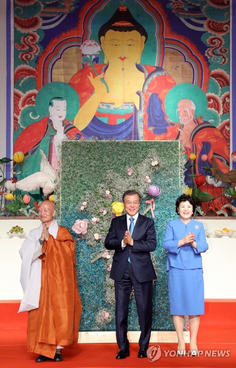 문 대통령, '한반도 평화를 기원합니다'