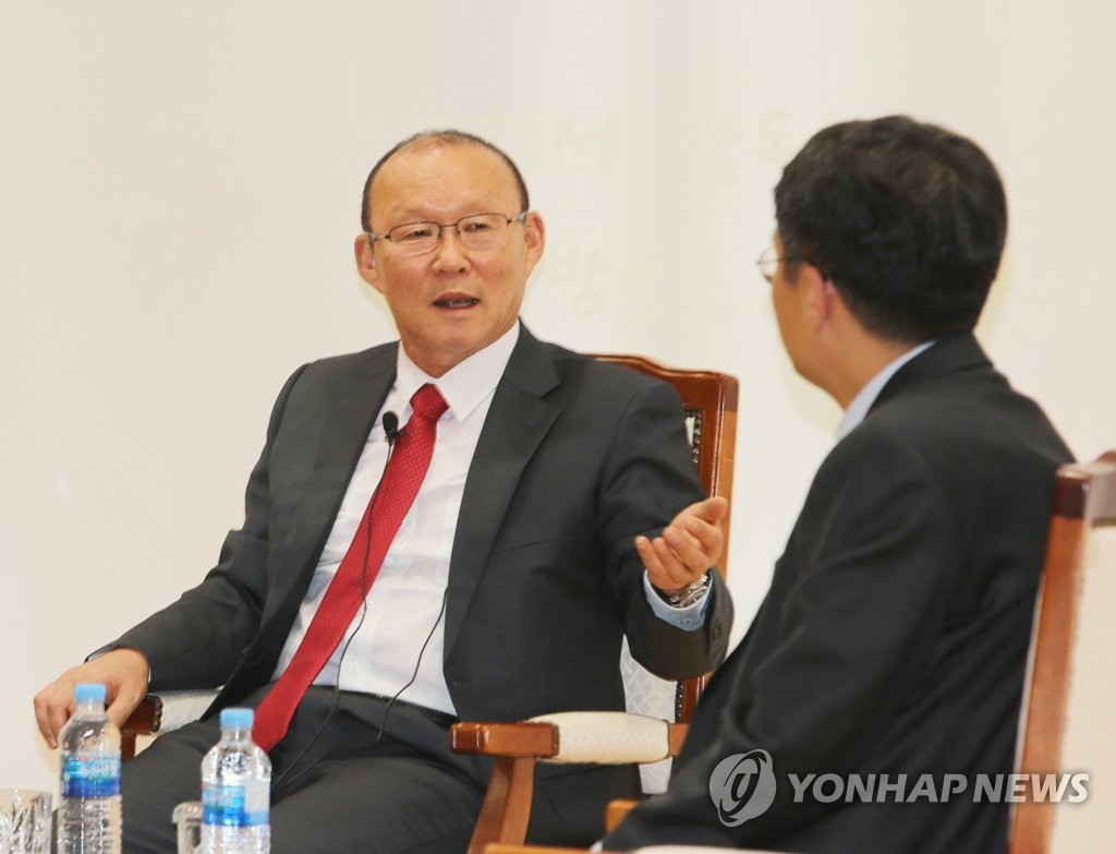 응답하는 박항서 감독