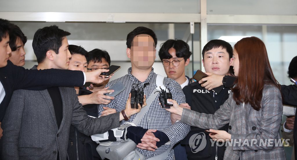 영등포경찰서 나서는 '김성태 폭행범'