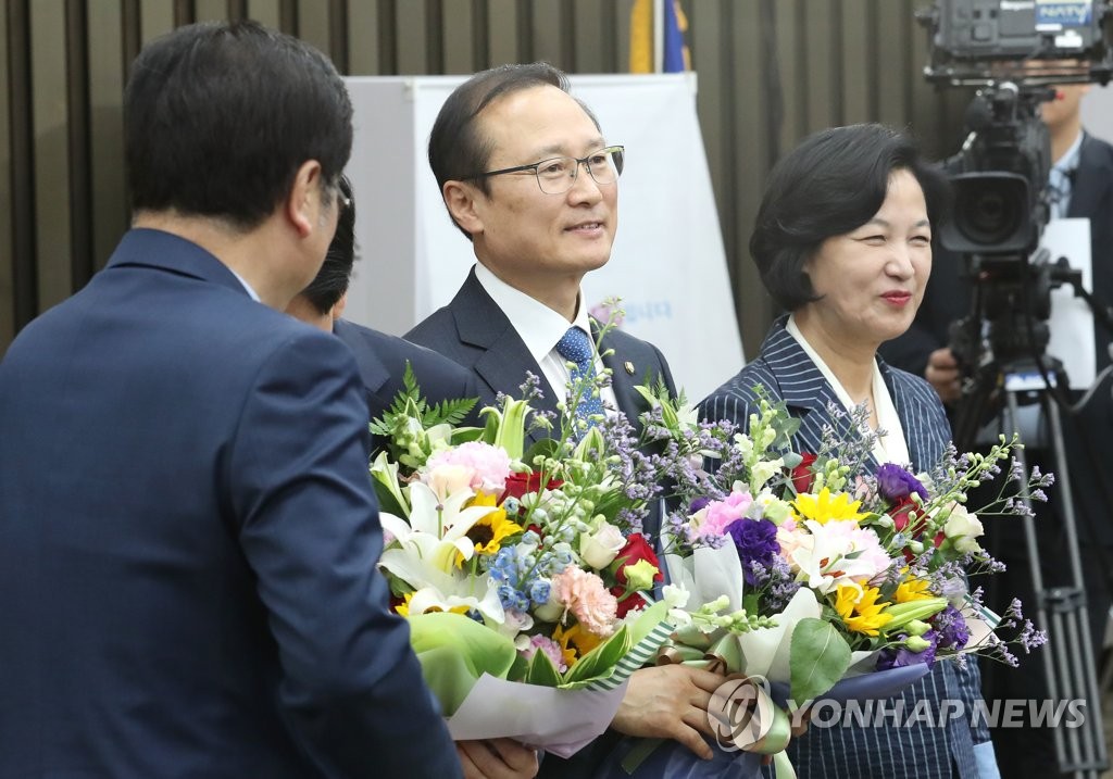 홍영표 신임 원내대표, 국회 정상화는 어떻게?