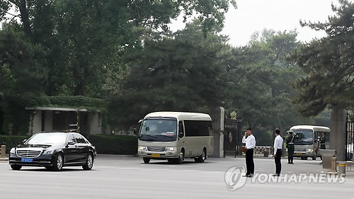 '중국 방문' 북한 방문단 차량 행렬