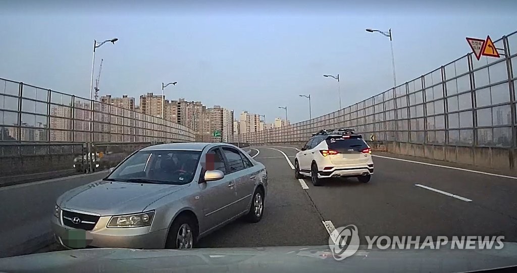 자동차전용도로서 역주행 50대 음주 운전자…시민 손에 덜미