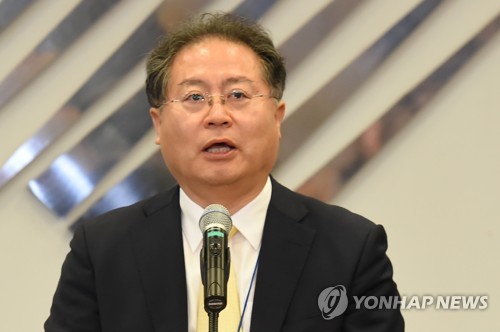 축사하는 이재영 KIEP 원장