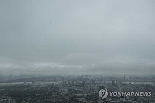 장마철도 아닌데...사흘째 비 그리고 흐림