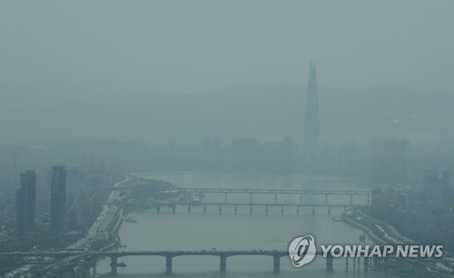 미세먼지로 뿌연 서울 도심