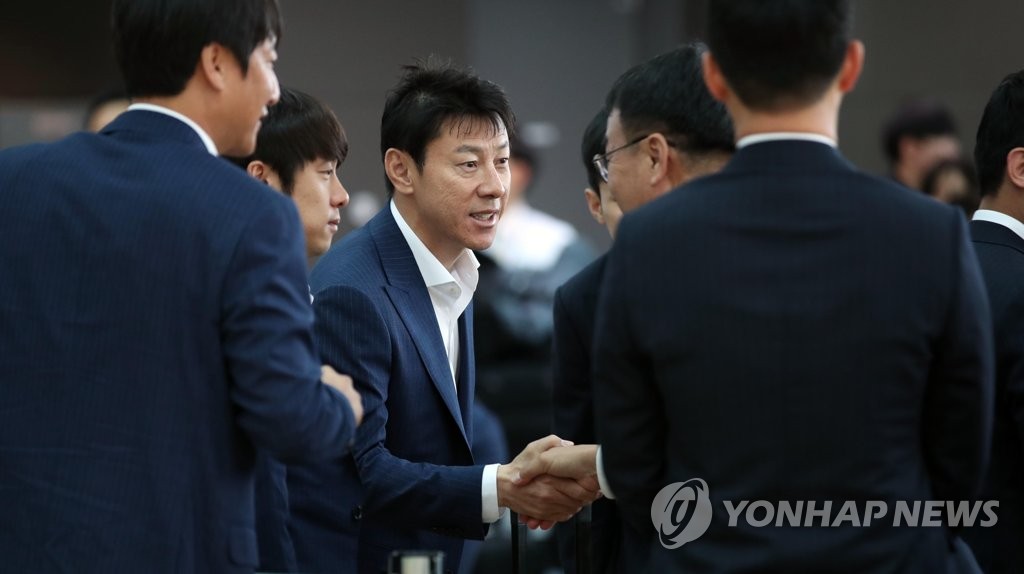 월드컵 여정 시작하는 신태용 감독