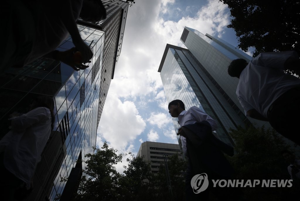 종로에 유행하는 구름무늬 빌딩