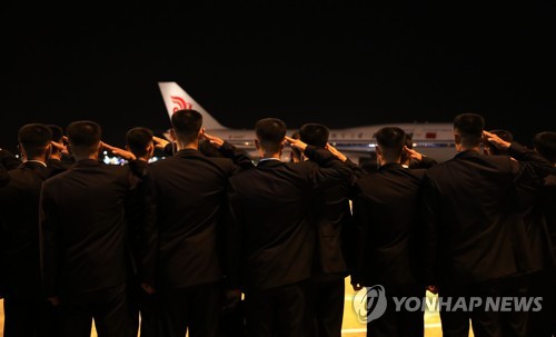 싱가포르 떠나는 김정은 위원장
