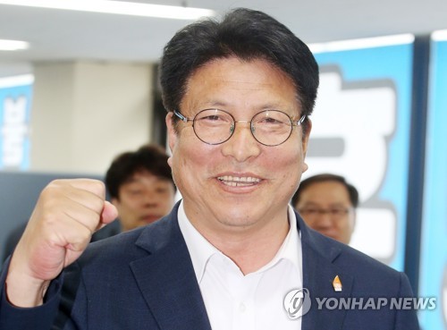환호하는 도성훈 인천교육감 후보