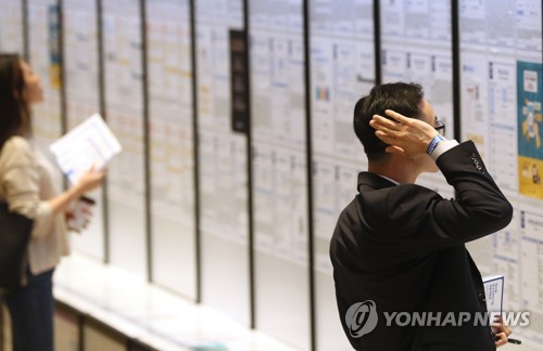 일자리 쇼크…지난 6월 열린 한 채용박람회