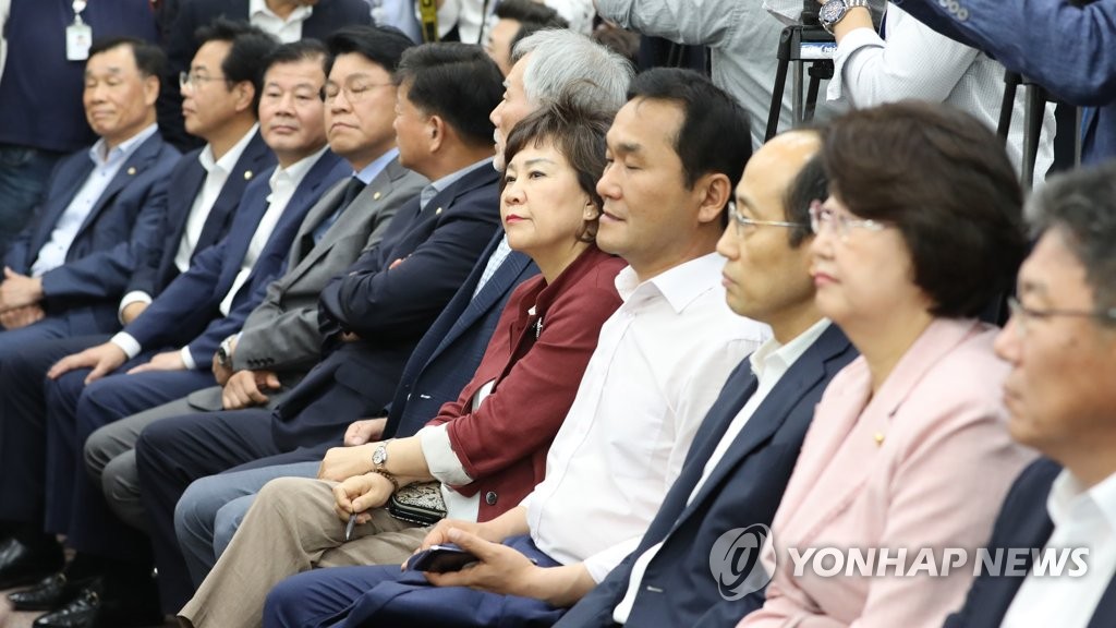 당 진로 논의하는 자유한국당 초·재선 의원들