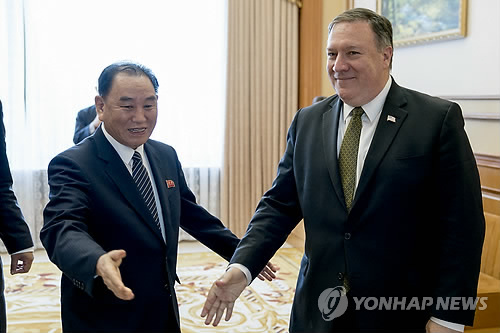 백화원영빈관서 오찬 안내 받는 폼페이오