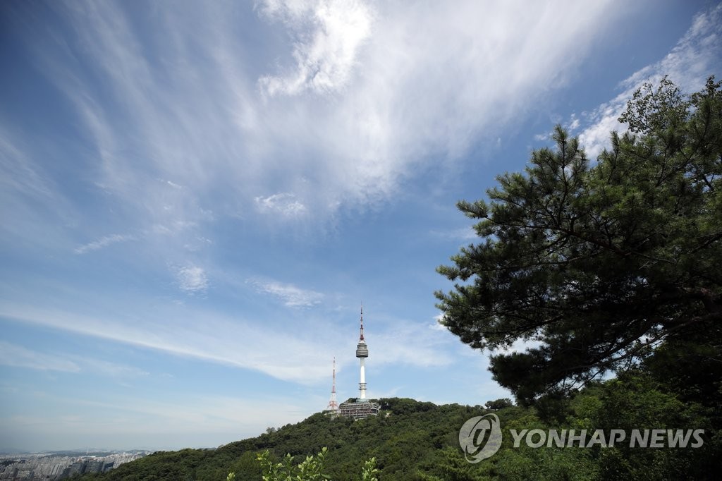 붓으로 그린듯한 구름