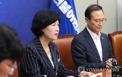 발언하는 추미애 대표