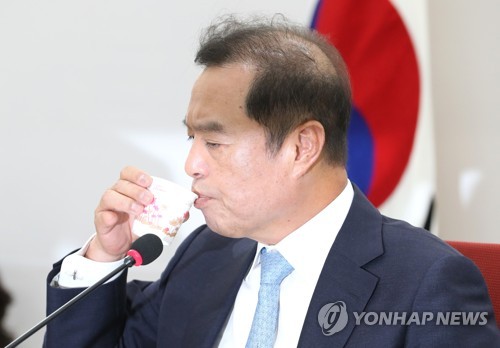 목타는 김병준 혁신비대위원장