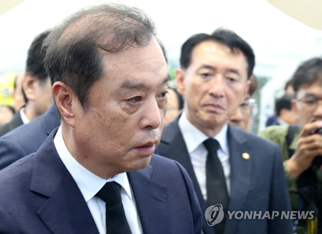 눈물 맺힌 김병준
