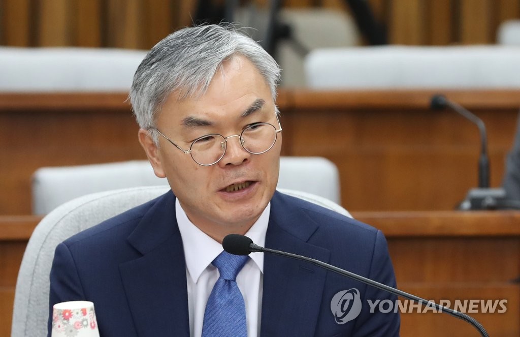 답변하는 김선수 대법관 후보자