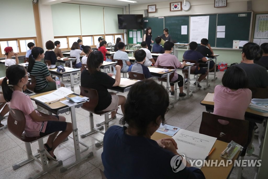 검정고시 보는 수험생들