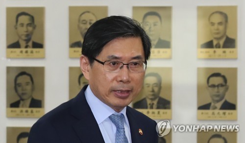 입장하는 박상기 법무부 장관