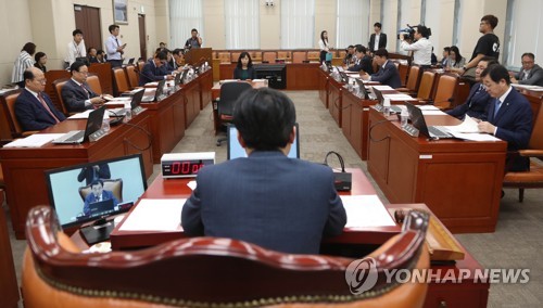 국방위, 국방장관 인사청문회 채택 관련 전체회의