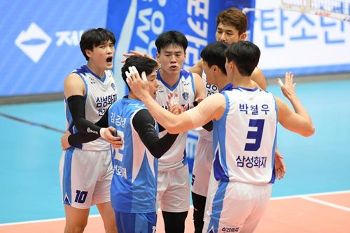'박철우·송희채 활약' 삼성화재, 대한항공 꺾고 기사회생