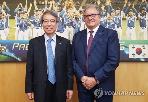 프라카리 WBSC 회장 만난 정운찬 총재