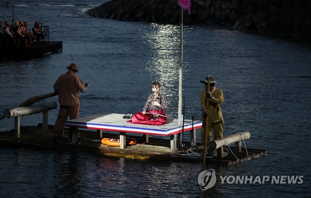 제주 용연 계곡서 열리는 선상음악회