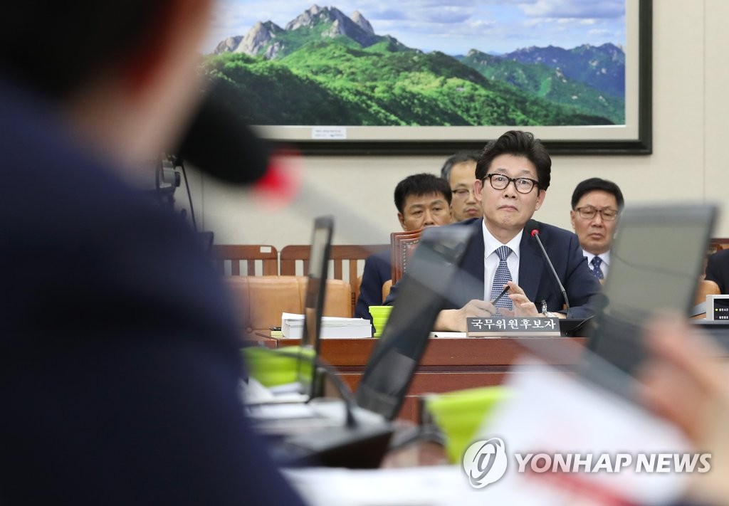 질의 경청하는 조명래 환경부 장관 후보자