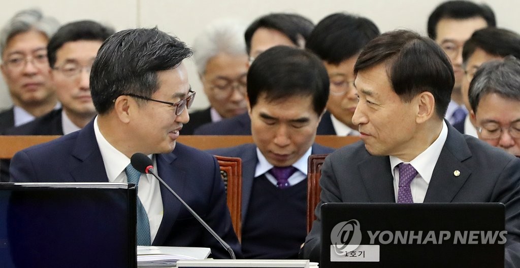 대화하는 김동연-이주열
