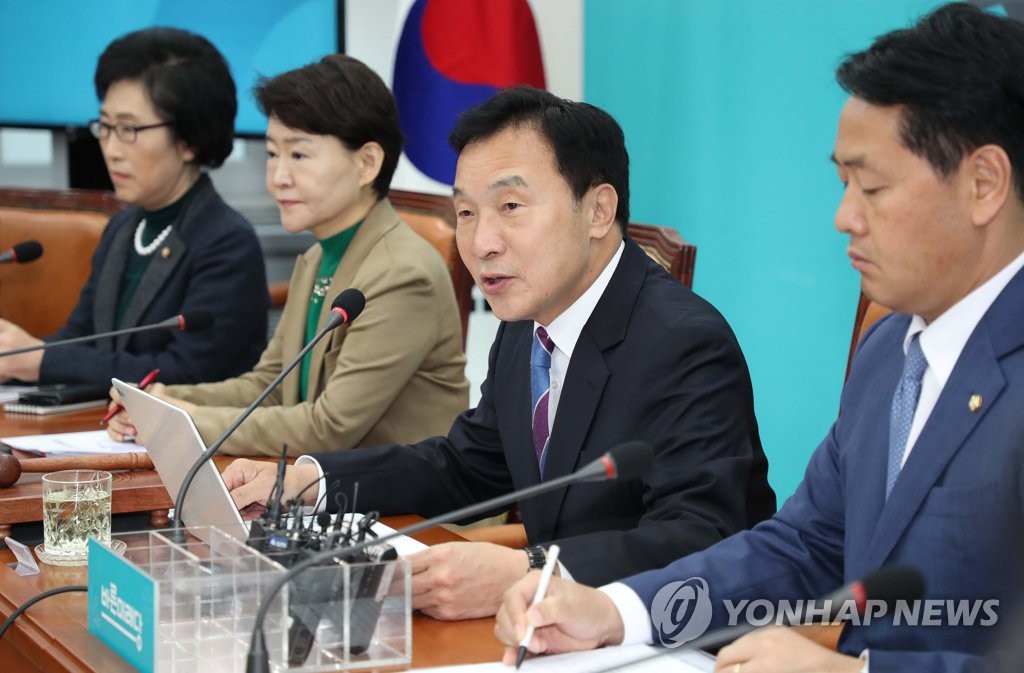 최고위원회의에서 발언하는 손학규 대표