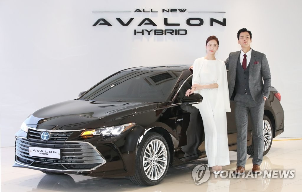 新型「アバロン ハイブリッド」発売