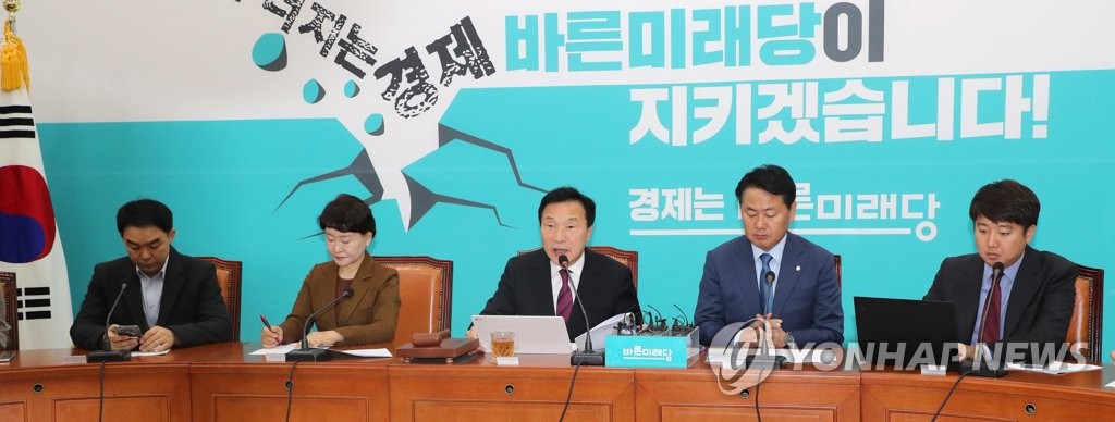 최고위원회의에서 발언하는 손학규