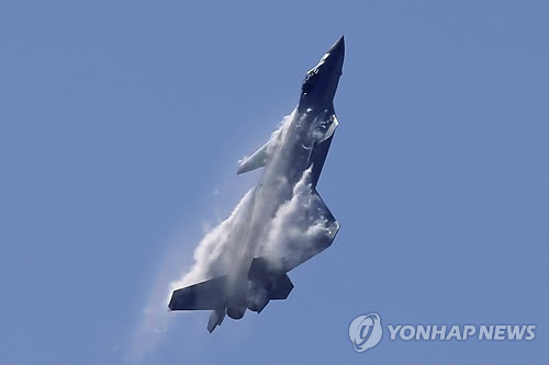 "중국 자랑 첨단 전투기 젠-20, 러시아제 엔진 달아"