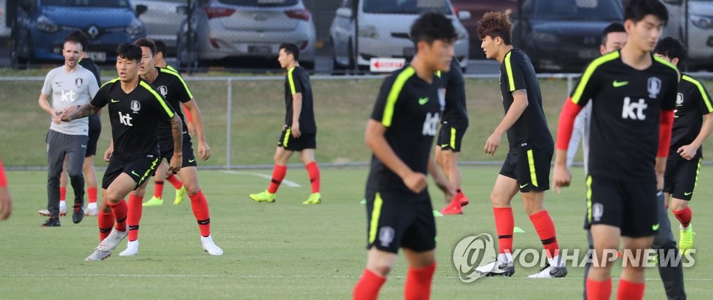 This file photo taken on Nov. 15, 2018, shows the South Korea national football team training at Perry Park in Brisbane, Australia, for friendly matches. (Yonhap)
