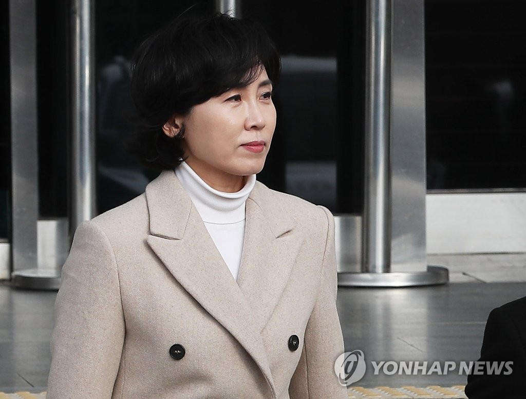 점심식사 위해 검찰 청사 나오는 김혜경씨