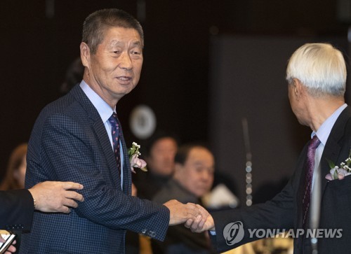 일구상 시상식 참석하는 김성근 전 감독