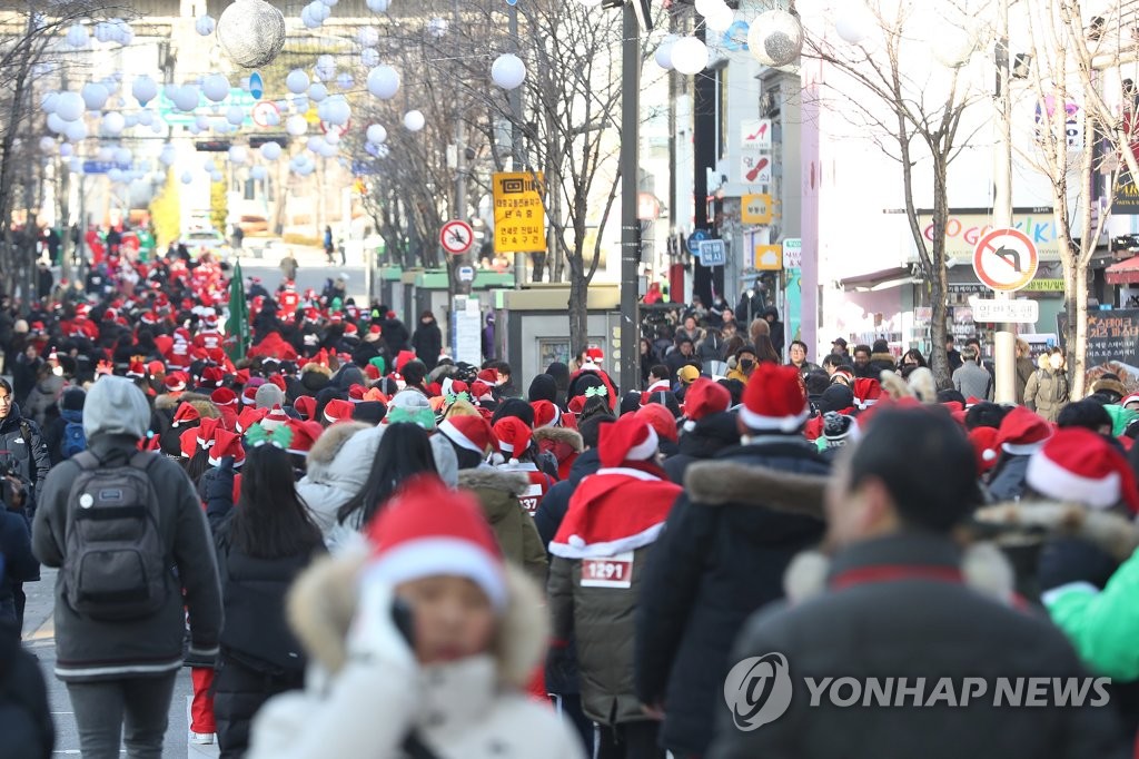 끝없는 '산타런' 행렬